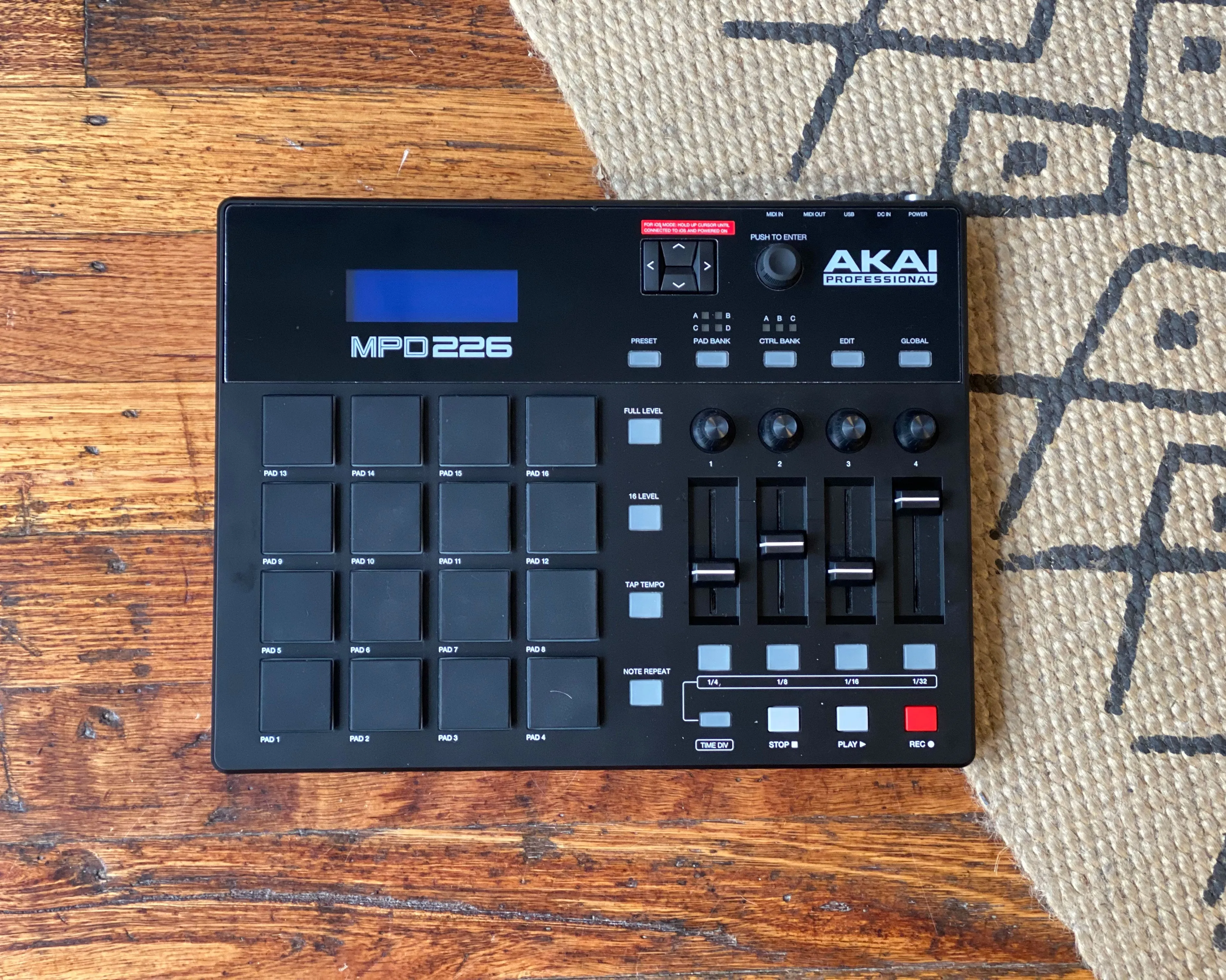 Akai MPD226