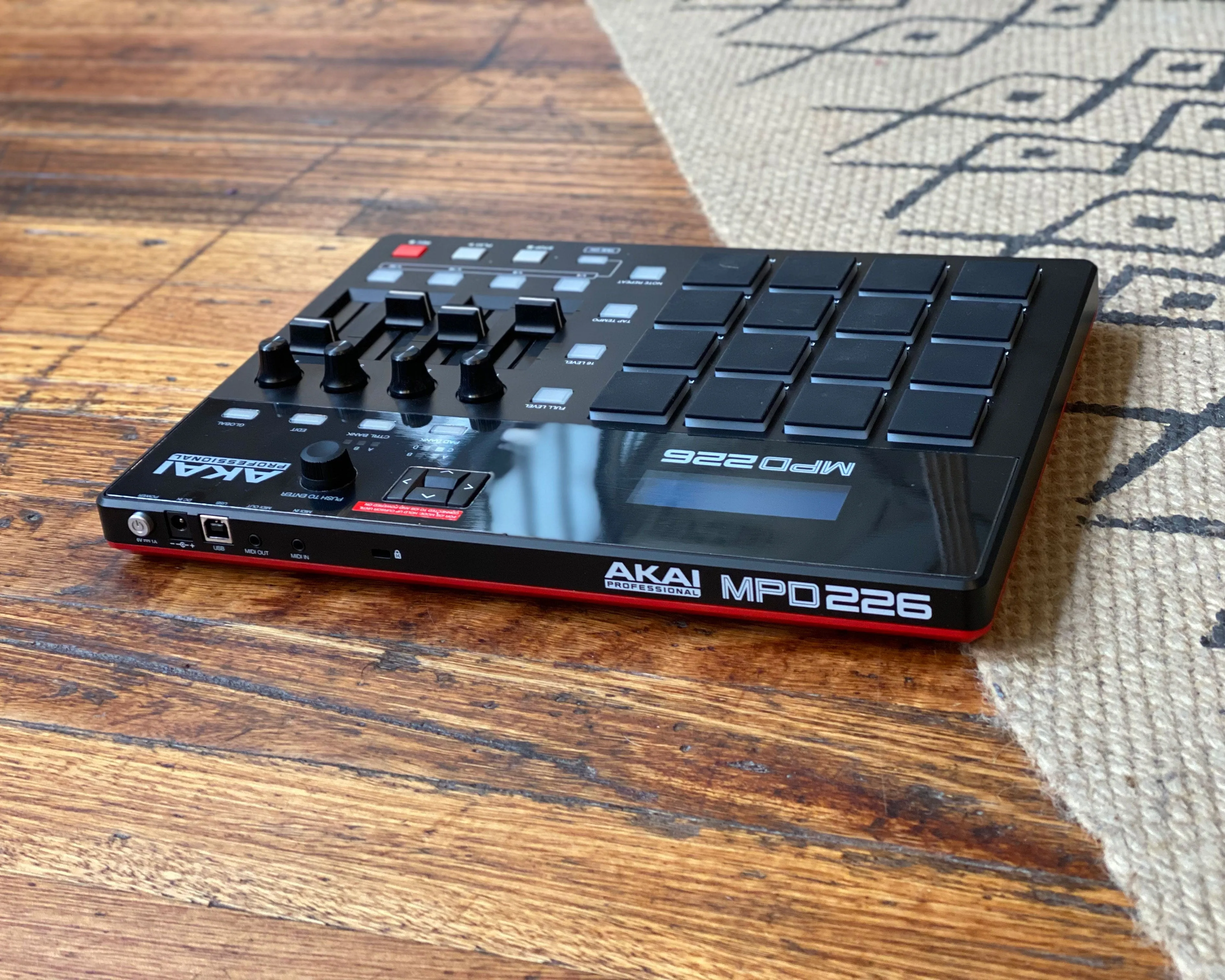 Akai MPD226