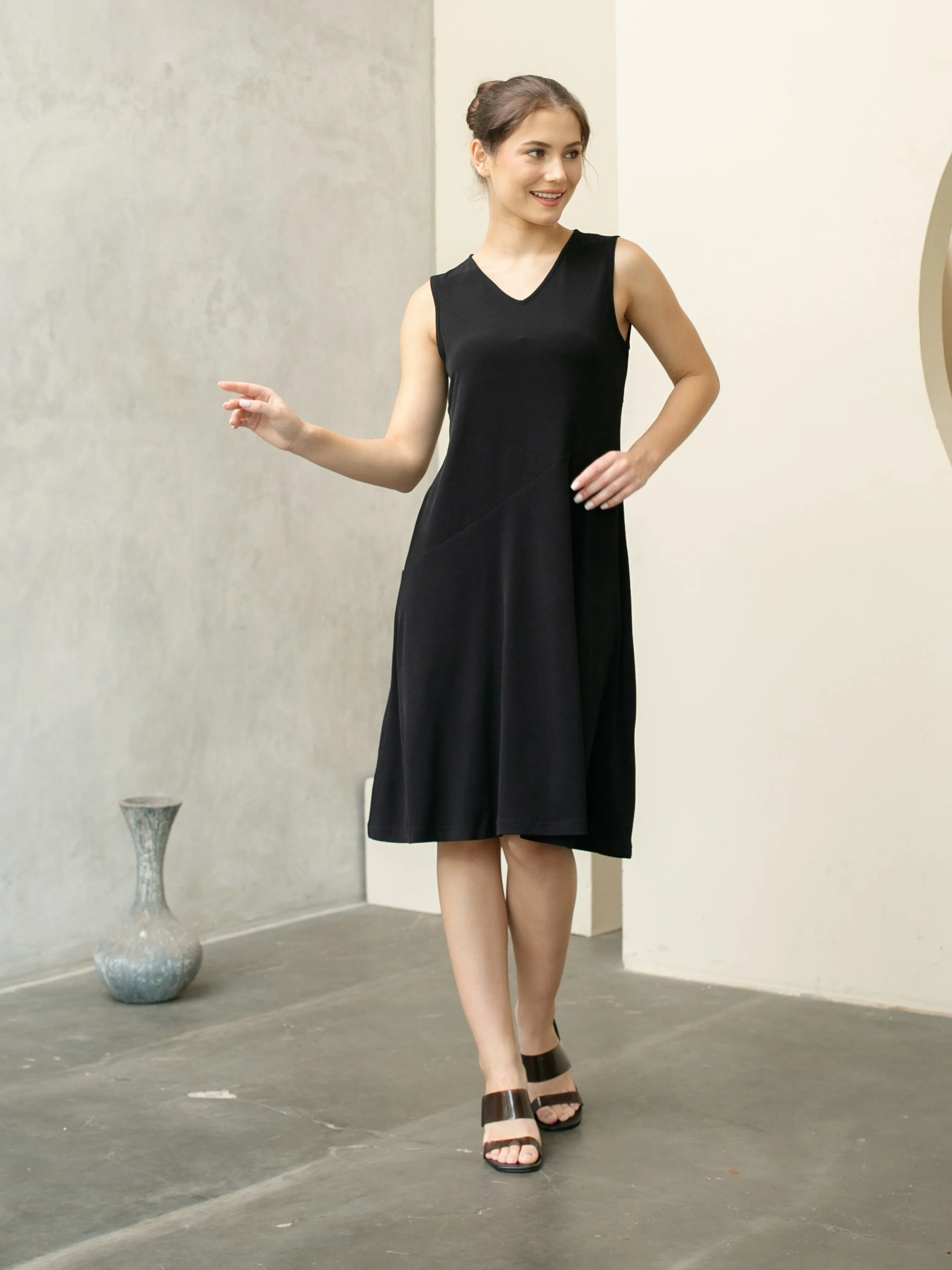 Illy Dress - V neck Dress - Black