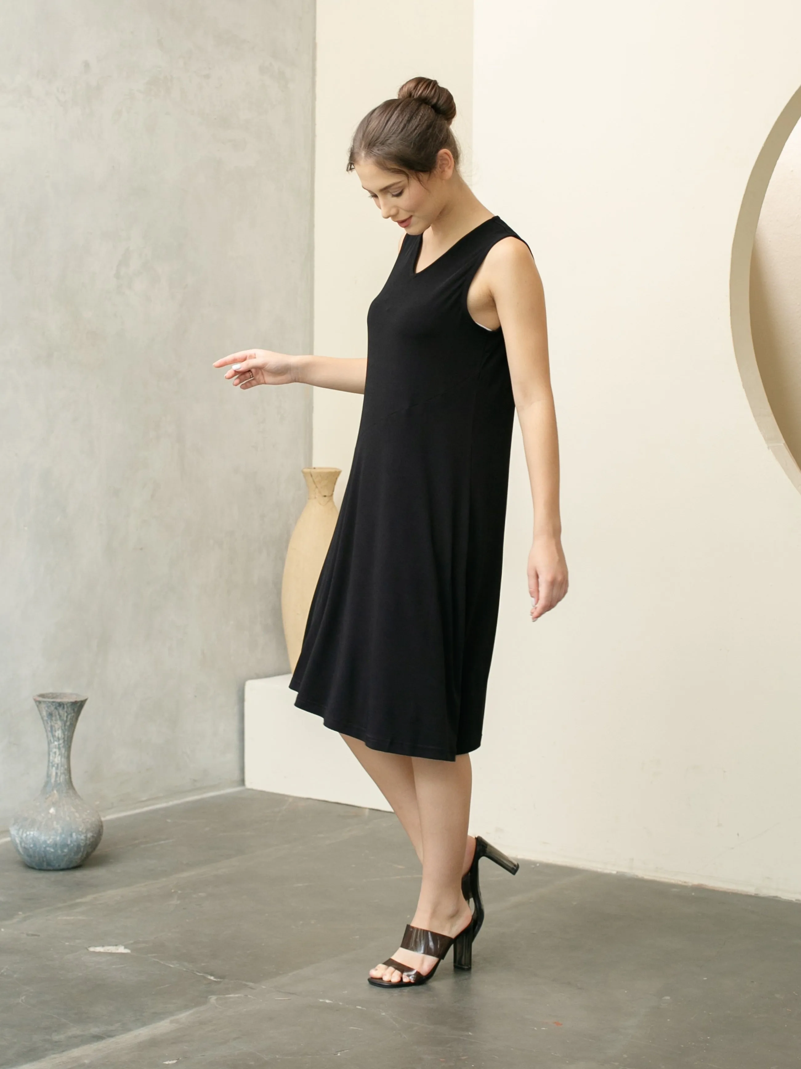 Illy Dress - V neck Dress - Black