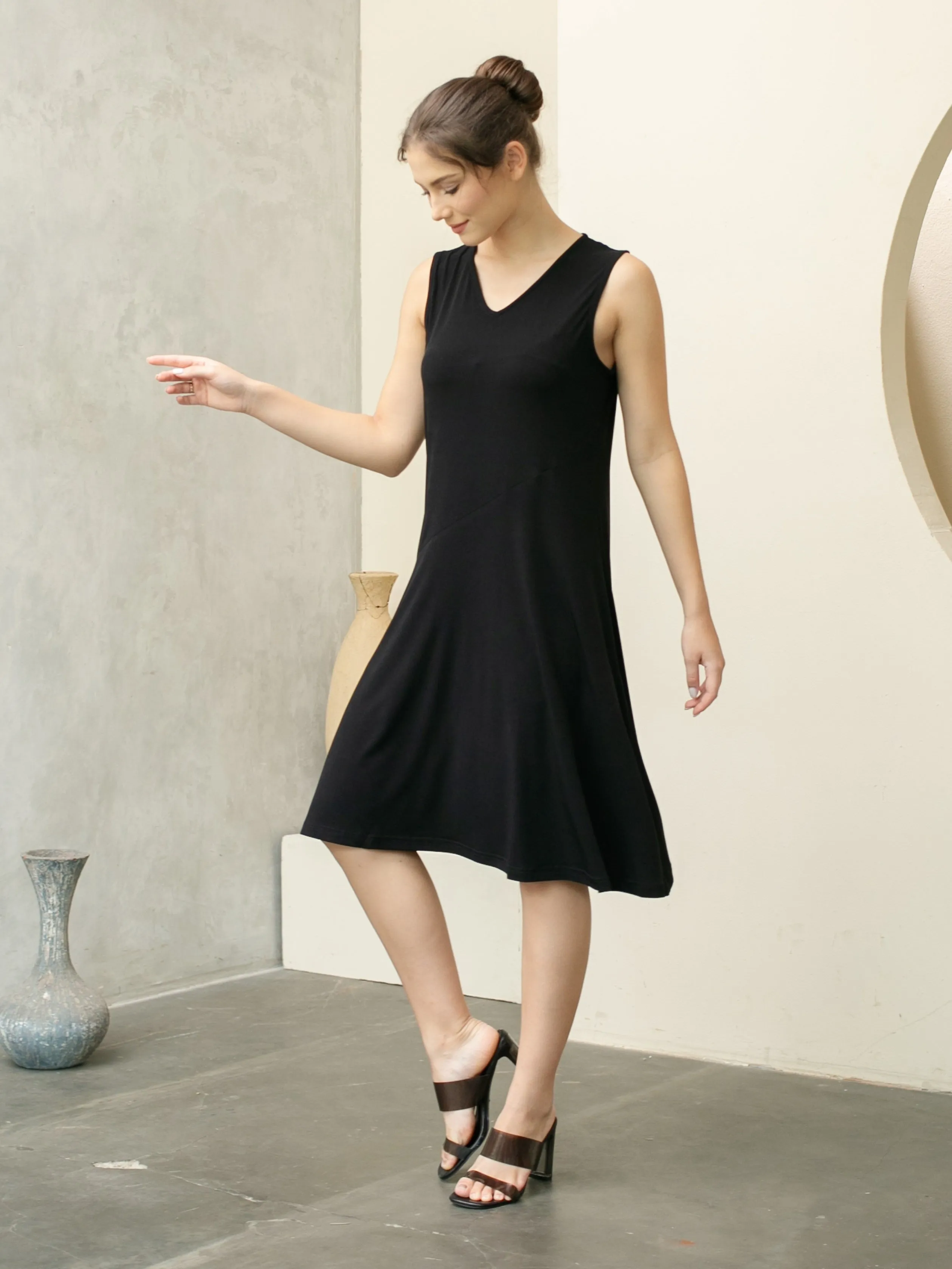 Illy Dress - V neck Dress - Black