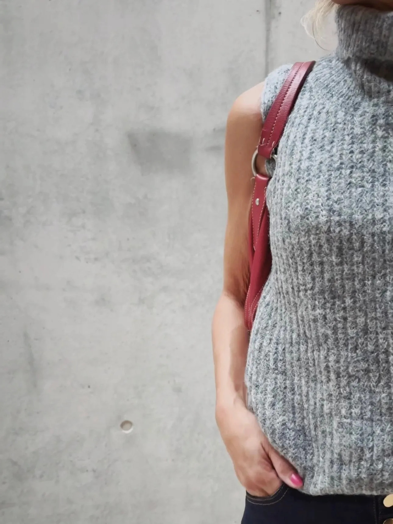 KNIT VEST WITH TURTLENECK - GREY